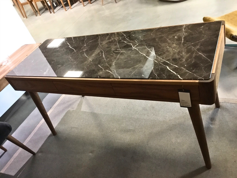 Skrivebord Akira med marmor topplade