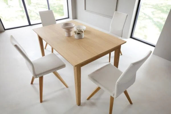Spisebord Aarhus i natur eg, med eller uden udtrækplader. Smalt, 90 cm bredt. Tilgængelig i 3 størrelser: 140, 160 og 175 cm. Perfekt til køkken, stuen